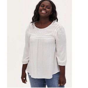 Torrid 1X White Crinkle Gauze Embroidered Blouse